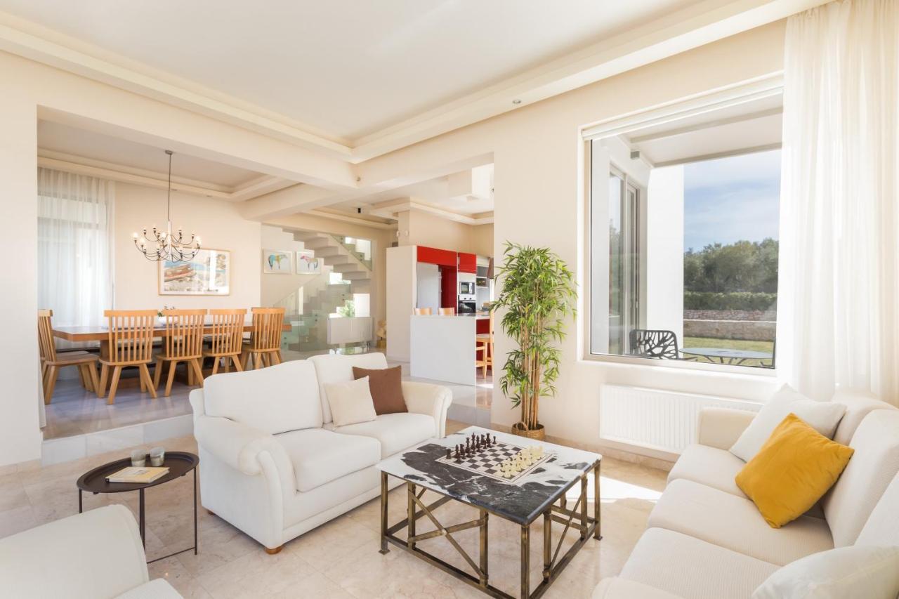 Lux Villa Mia With Heated Pool, 2Km To Beach & Childrens Area! Mikro Metochi المظهر الخارجي الصورة